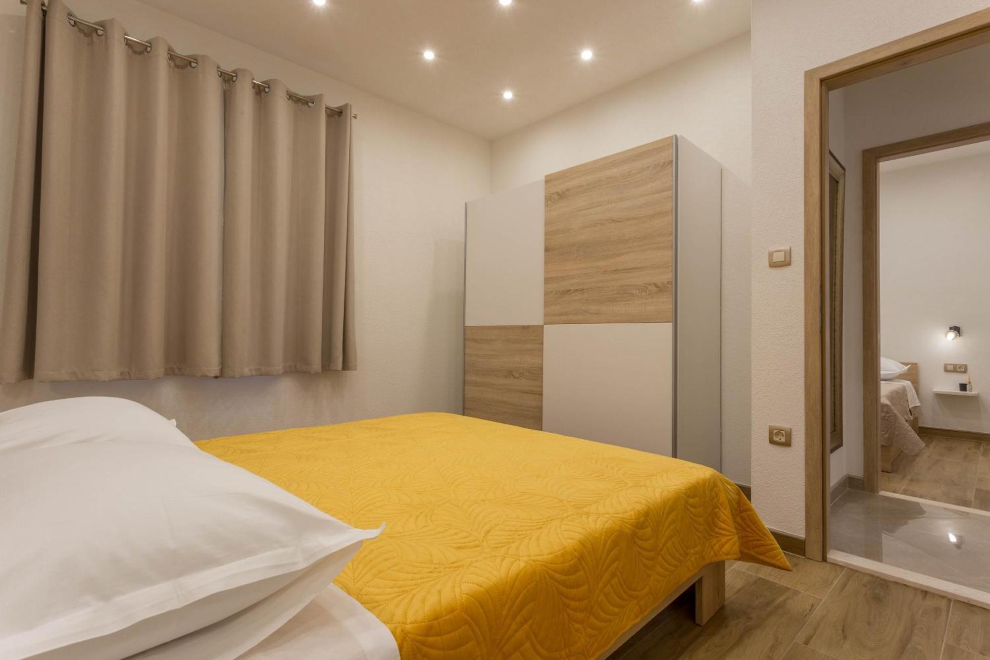 Apartment Zastupac 8761A ฮวาร์ ภายนอก รูปภาพ