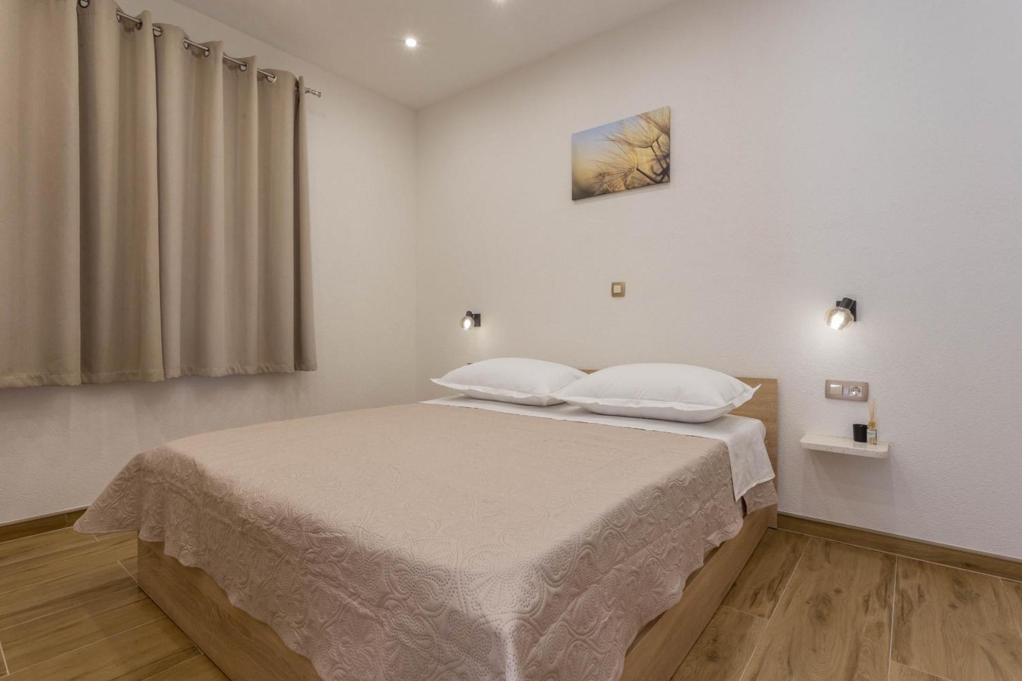 Apartment Zastupac 8761A ฮวาร์ ภายนอก รูปภาพ