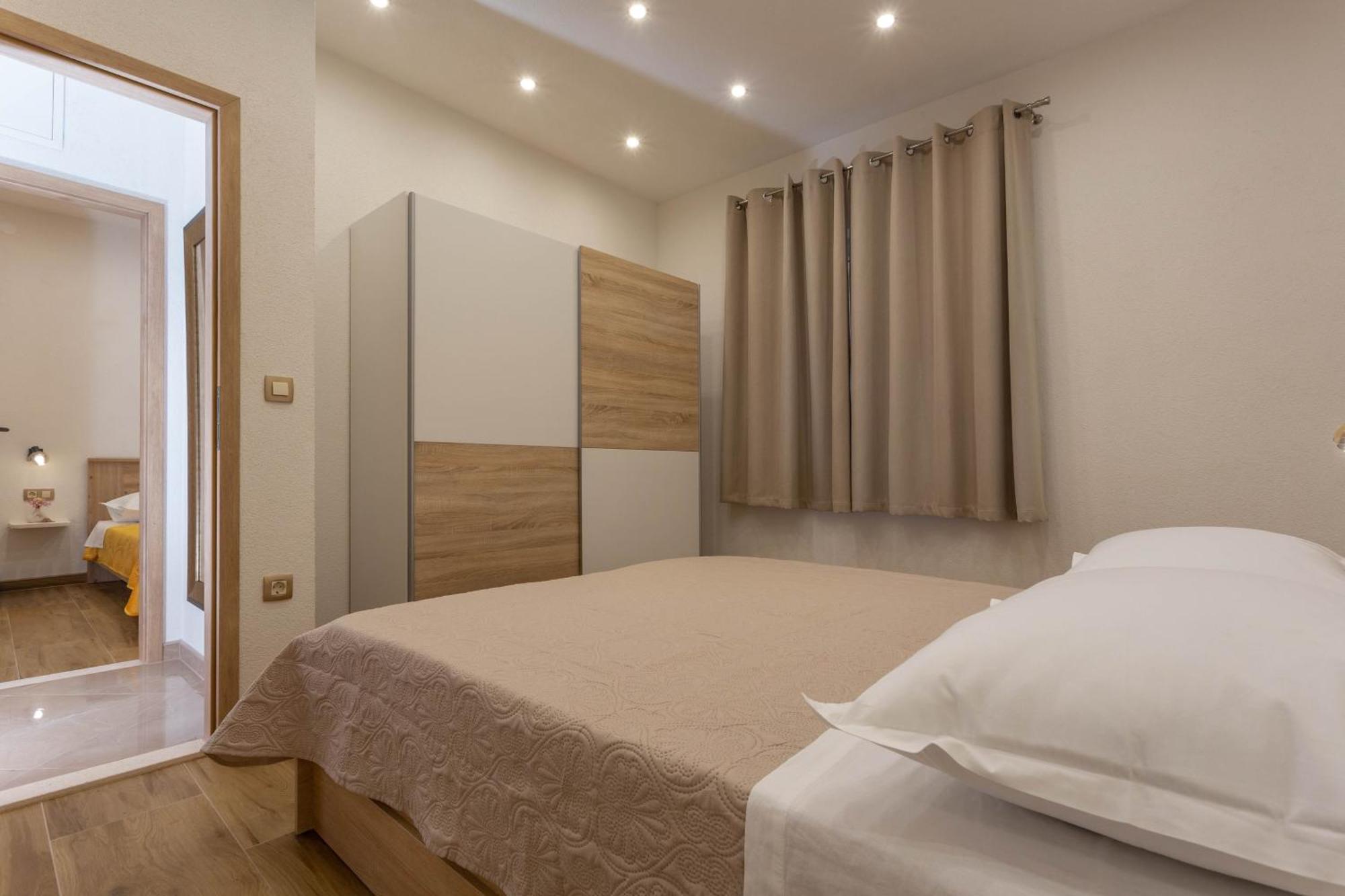 Apartment Zastupac 8761A ฮวาร์ ภายนอก รูปภาพ
